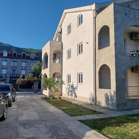 Apartments Villa Danilovic Херцег Нови Екстериор снимка