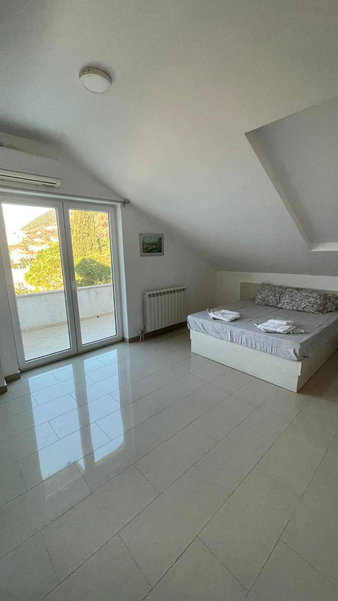 Apartments Villa Danilovic Херцег Нови Екстериор снимка