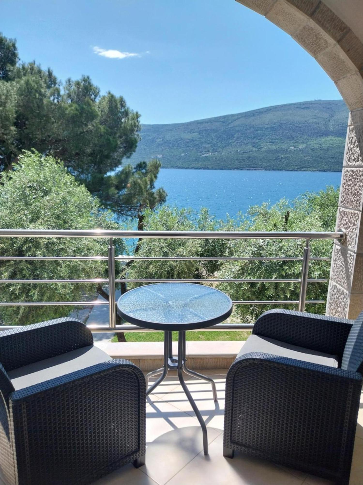 Apartments Villa Danilovic Херцег Нови Екстериор снимка