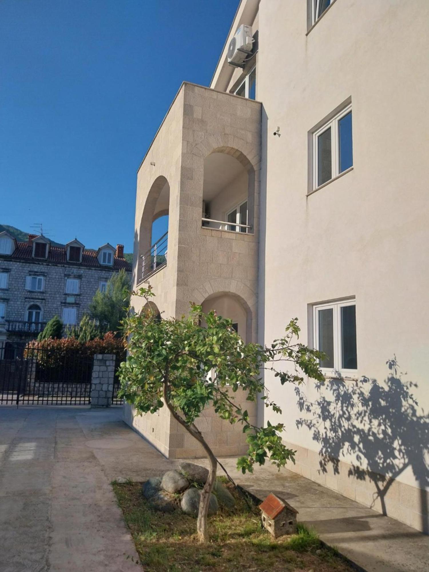 Apartments Villa Danilovic Херцег Нови Екстериор снимка