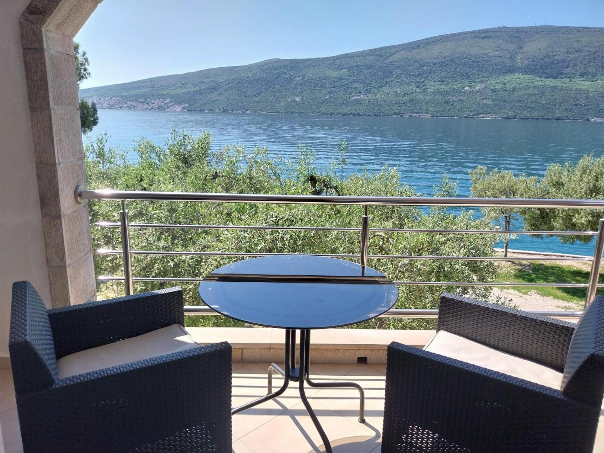 Apartments Villa Danilovic Херцег Нови Екстериор снимка