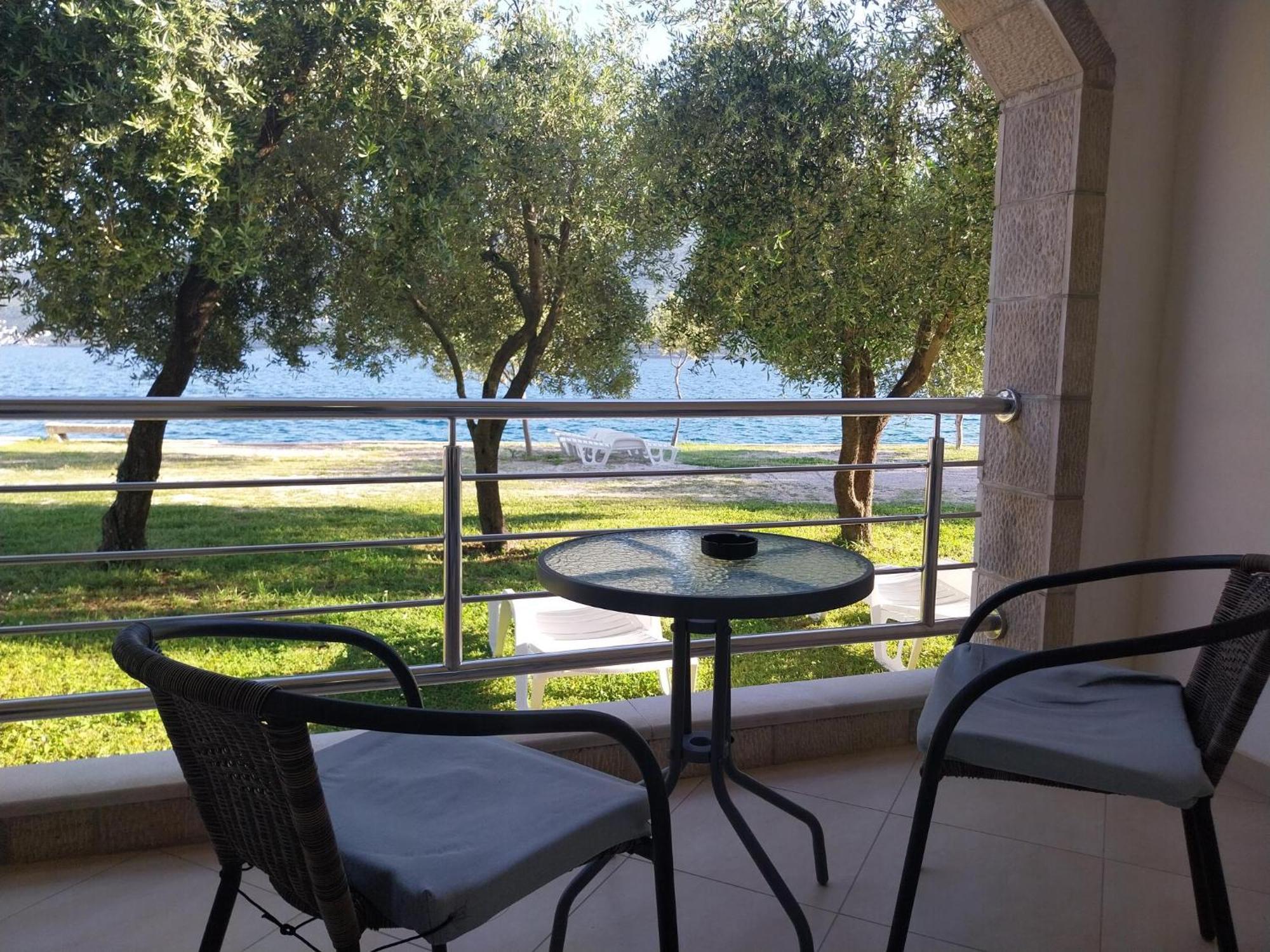 Apartments Villa Danilovic Херцег Нови Екстериор снимка