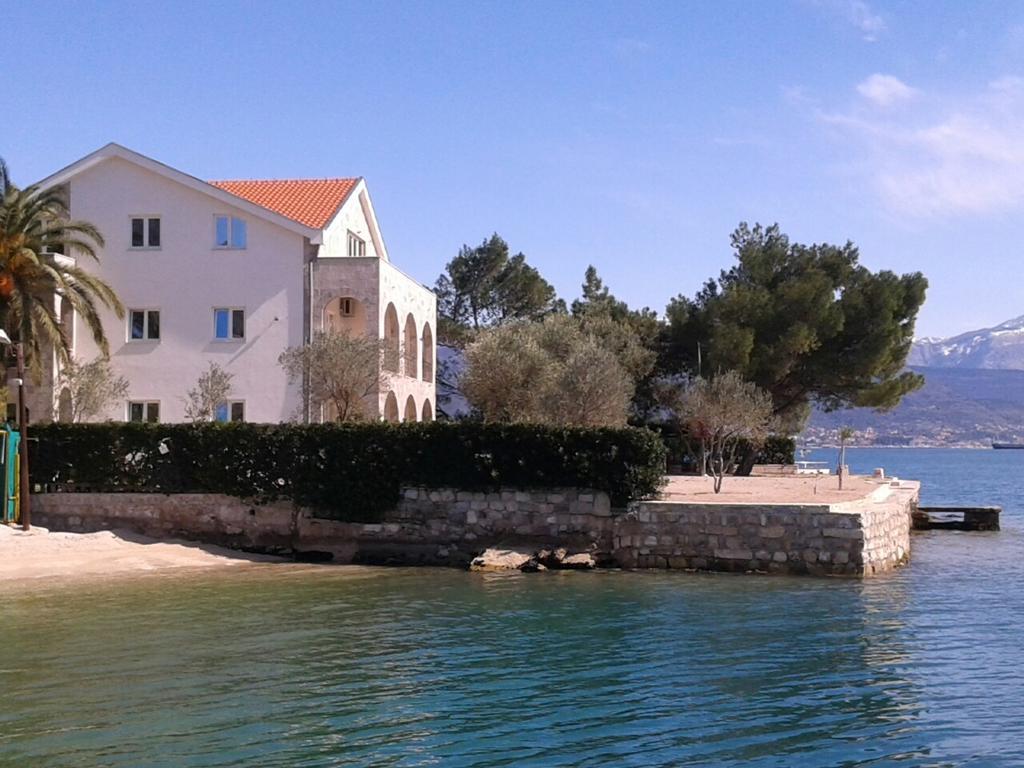 Apartments Villa Danilovic Херцег Нови Екстериор снимка